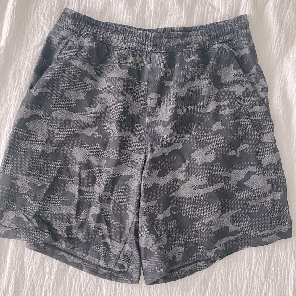 lululemon men’s pace breaker short 7” linerless